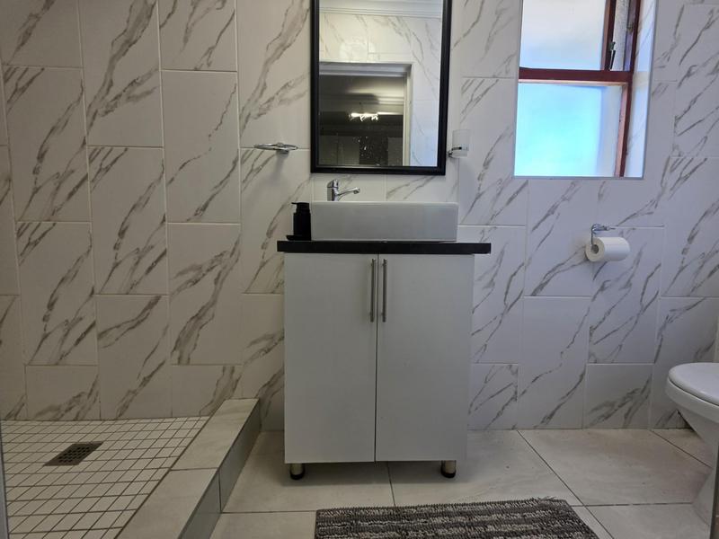 To Let 4 Bedroom Property for Rent in Blomtuin Western Cape
